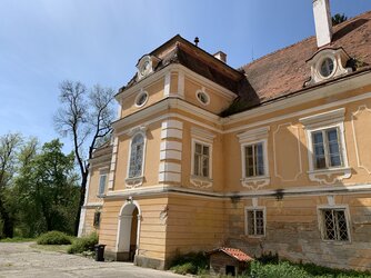 Vyhlásenie elektronickej aukcie Areál bývalej psychiatrickej liečebne, Veľké Leváre 3. kolo R1-3/1840/2023 Areál bývalej psychiatrickej liečebne