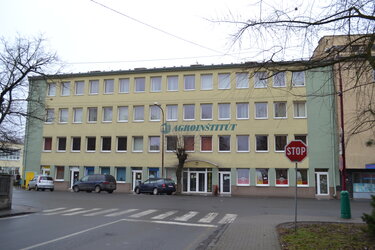 Nájom - Školiace stredisko Lučenec, nebytové priestory - 18,00 m2 Fotka budovy