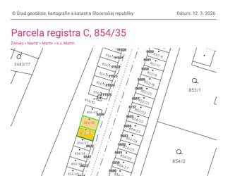 farebne vyznačen&eacute; pozemky s gar&aacute;žami